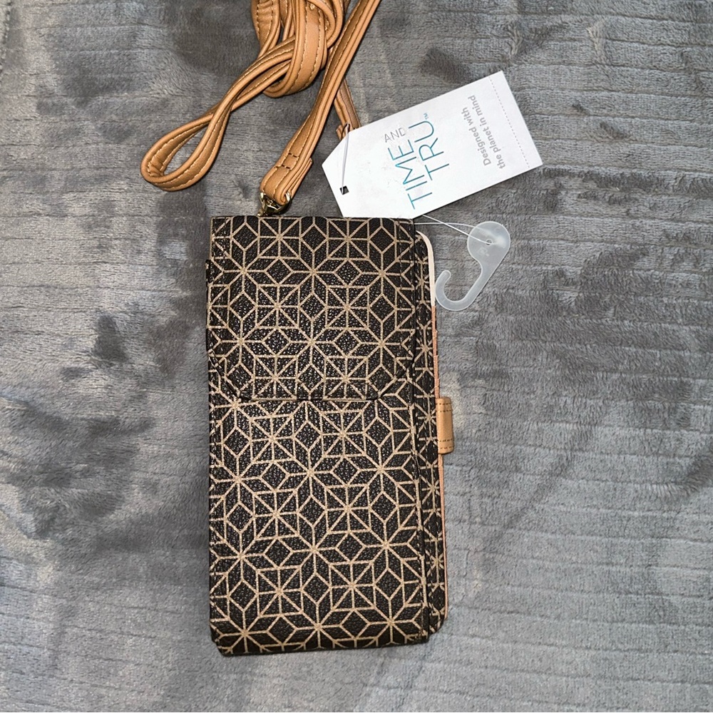 Time & Tru versatile sling wallet